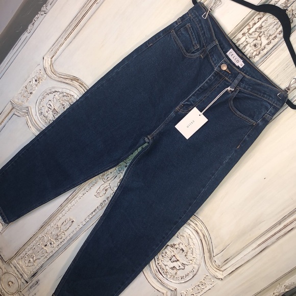 CELLO NWT Slight Barrel Leg Medium Wash Five Pocket Jeans Size 13 JR. - Picture 3 of 10